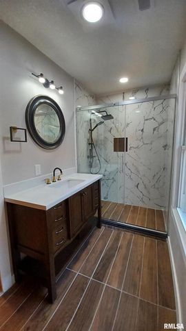 822 6TH Avenue S, Clinton, IA 52732