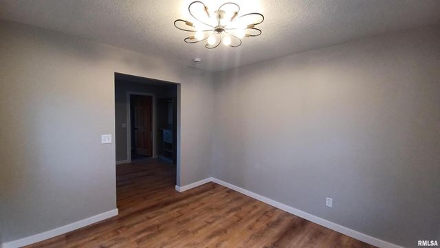 822 6TH Avenue S, Clinton, IA 52732