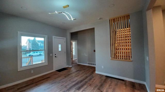 822 6TH Avenue S, Clinton, IA 52732