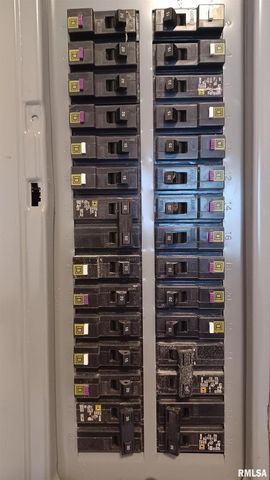 822 6TH Avenue S, Clinton, IA 52732