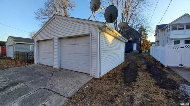 822 6TH Avenue S, Clinton, IA 52732