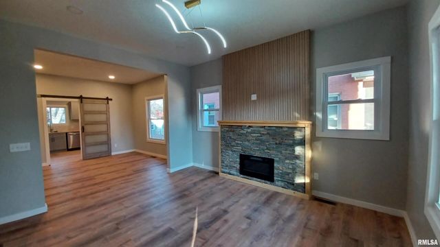 822 6TH Avenue S, Clinton, IA 52732