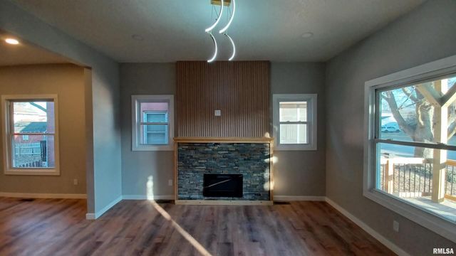 822 6TH Avenue S, Clinton, IA 52732