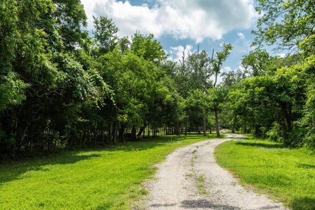 4821 County Road 288, Angleton, TX 77515