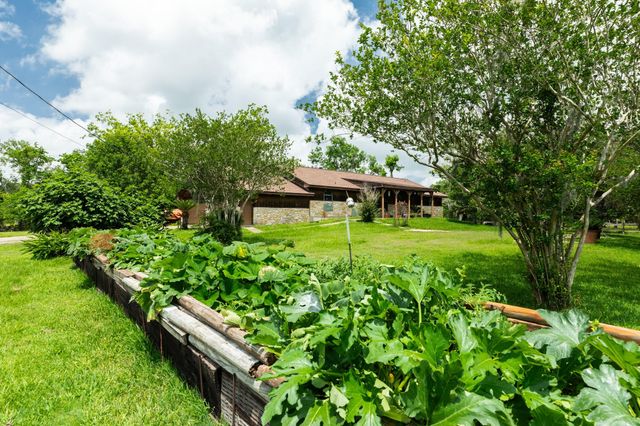 4821 County Road 288, Angleton, TX 77515