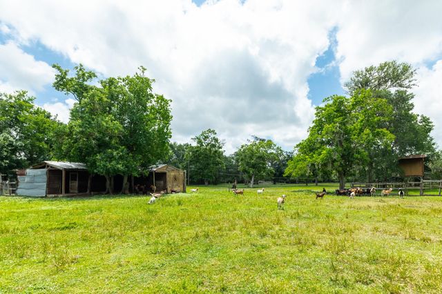 4821 County Road 288, Angleton, TX 77515