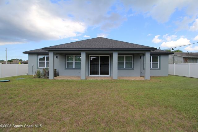 432 Garvey Road SW, Palm Bay, FL 32908