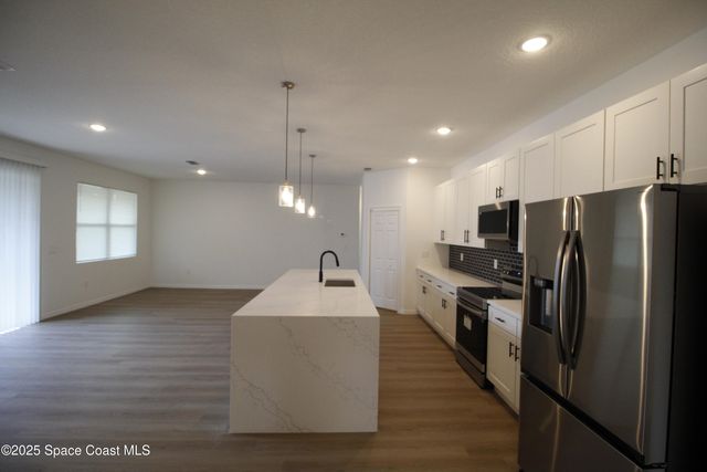 432 Garvey Road SW, Palm Bay, FL 32908