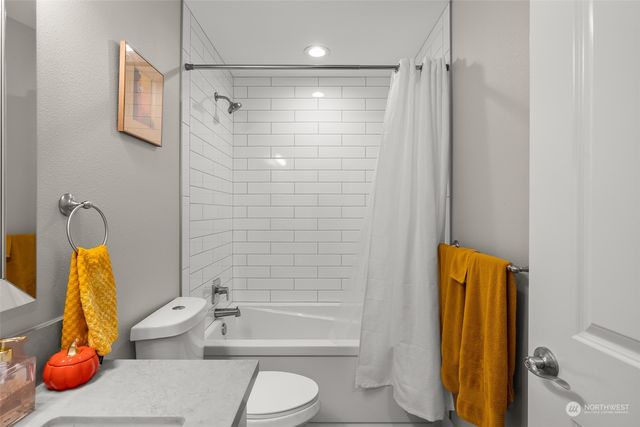 571 Puffin Avenue NE, Ocean Shores, WA 98569