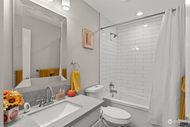 571 Puffin Avenue NE, Ocean Shores, WA 98569