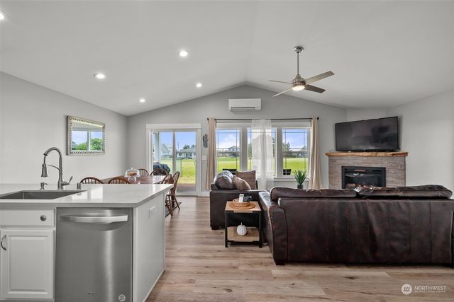 571 Puffin Avenue NE, Ocean Shores, WA 98569