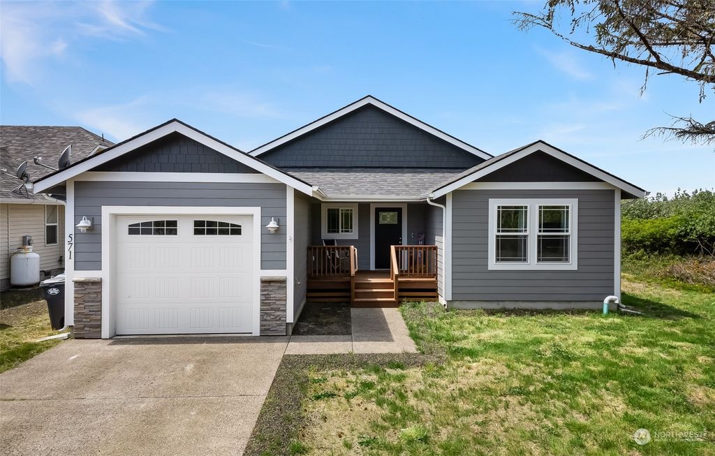 571 Puffin Avenue NE, Ocean Shores, WA 98569