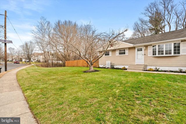 4 IMPERIAL DR, Hamilton, NJ 08690