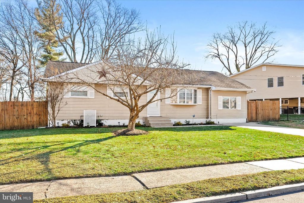 4 IMPERIAL DR, Hamilton, NJ 08690
