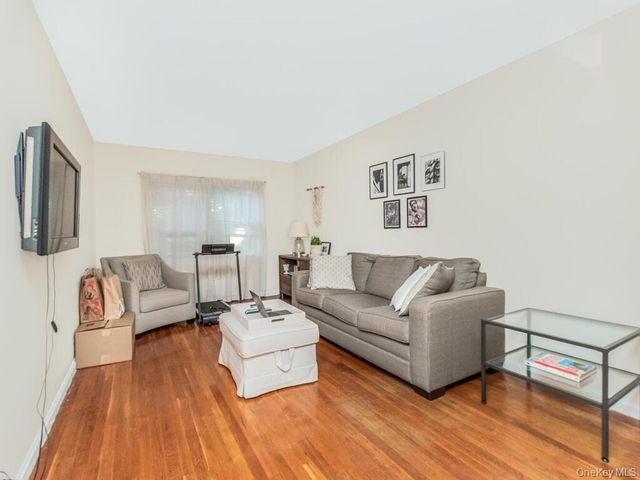 1863 Williamsbridge Road, Bronx, NY 10461