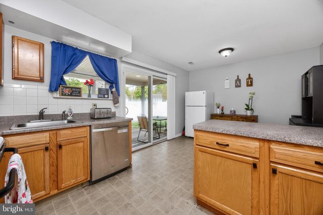8 ELWOOD CT, Quakertown, PA 18951