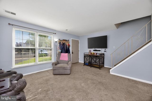8 ELWOOD CT, Quakertown, PA 18951