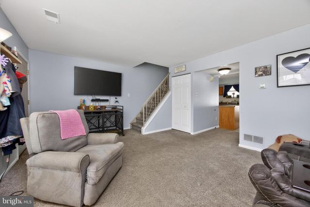 8 ELWOOD CT, Quakertown, PA 18951