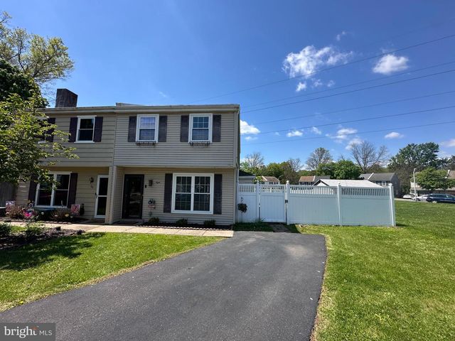 8 ELWOOD CT, Quakertown, PA 18951