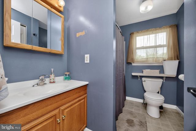 8 ELWOOD CT, Quakertown, PA 18951
