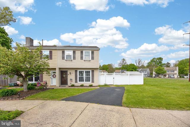8 ELWOOD CT, Quakertown, PA 18951