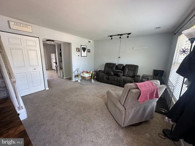 8 ELWOOD CT, Quakertown, PA 18951