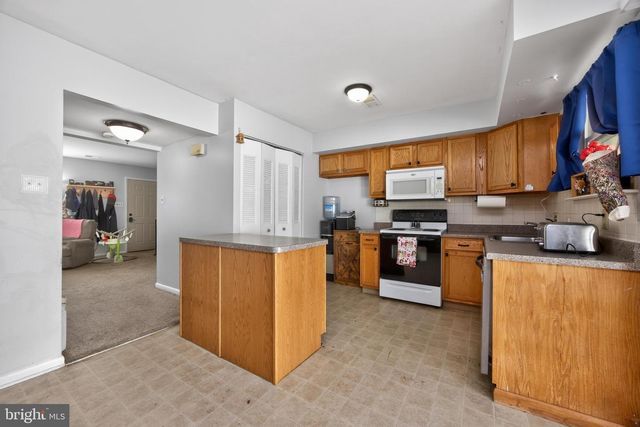 8 ELWOOD CT, Quakertown, PA 18951