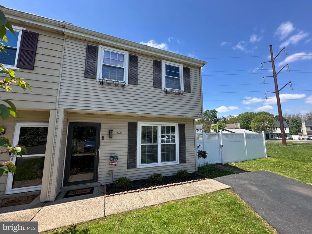 8 ELWOOD CT, Quakertown, PA 18951