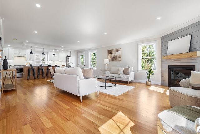 30 Maple St 2, Waltham, MA 02453