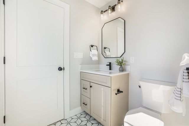 30 Maple St 2, Waltham, MA 02453