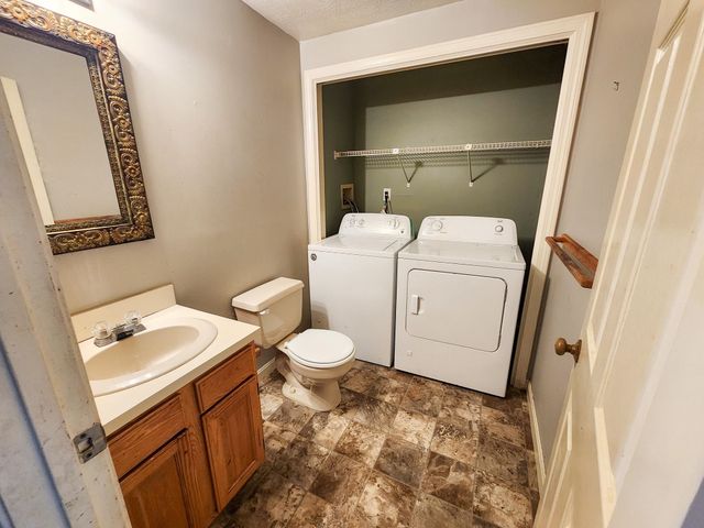 24 Andover Down, Nashua, NH 03063
