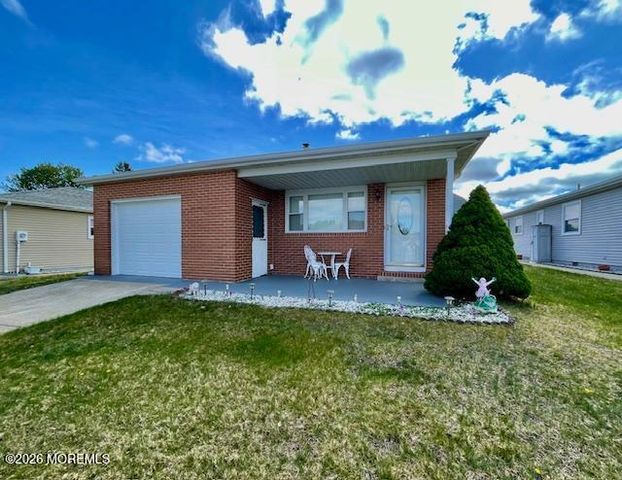 11 Monaco Court, Toms River, NJ 08757