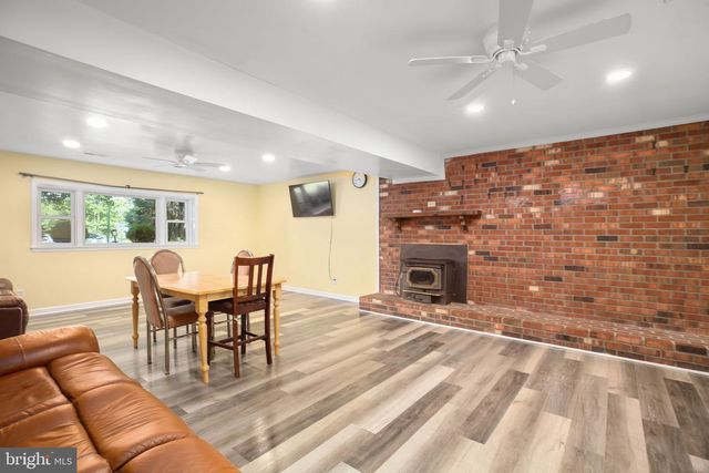 12012 GRANTWOOD DR, Fredericksburg, VA 22407