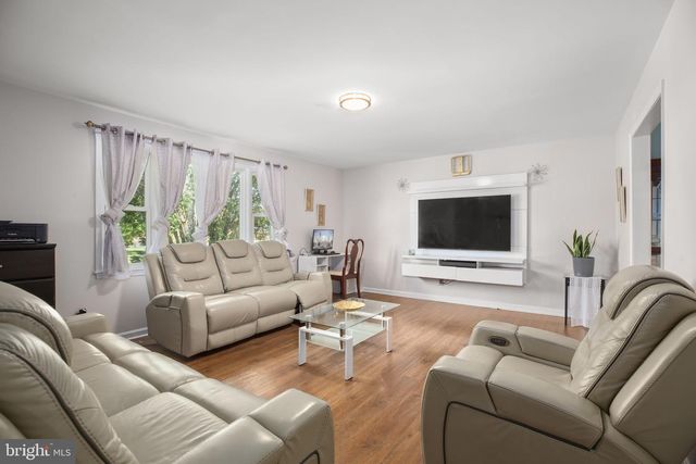 12012 GRANTWOOD DR, Fredericksburg, VA 22407