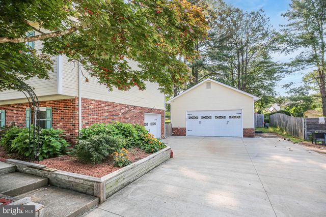 12012 GRANTWOOD DR, Fredericksburg, VA 22407
