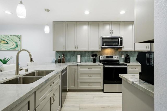 4021 Layang Layang Circle A, Carlsbad, CA 92008