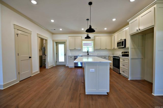 2016 S. Reine St., Mena, AR 71953