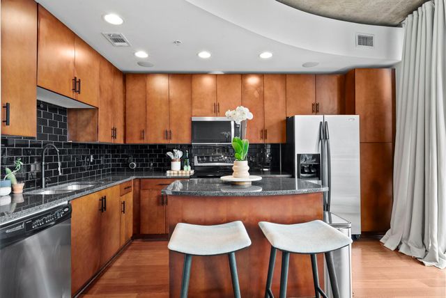 360 Nueces ST 2703, Austin, TX 78701