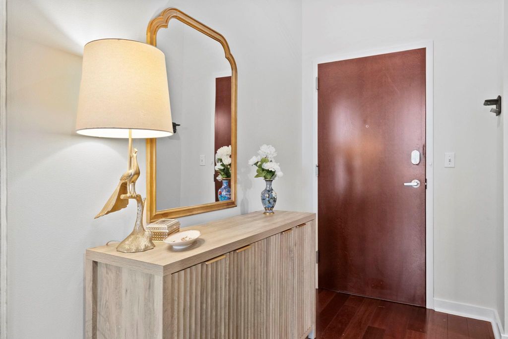 360 Nueces ST 2703, Austin, TX 78701