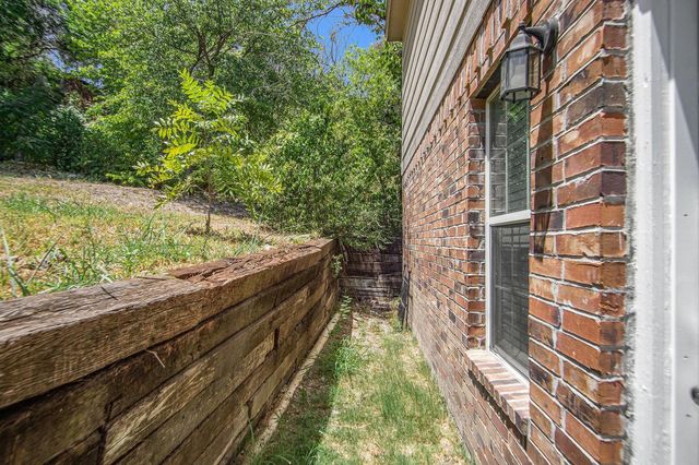 2621 Lee Avenue B, Fort Worth, TX 76164