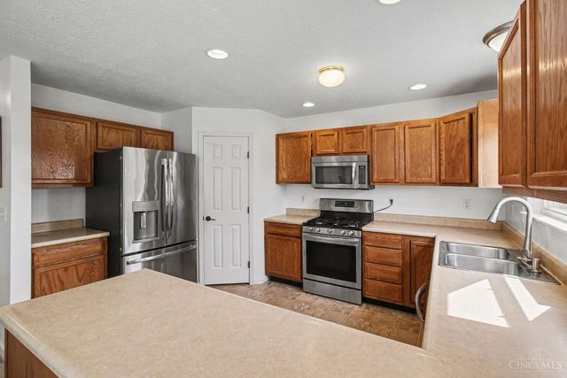 6054 bluffs, Liberty Twp, OH 45044