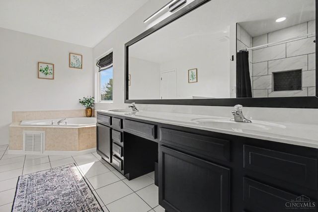 6054 bluffs, Liberty Twp, OH 45044