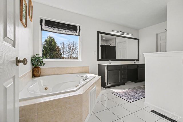 6054 bluffs, Liberty Twp, OH 45044