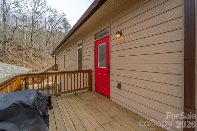 151 High Grove Parkway, Whittier, NC 28789