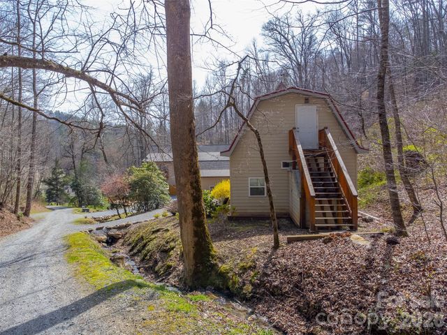 151 High Grove Parkway, Whittier, NC 28789