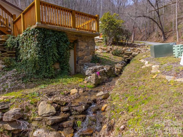 151 High Grove Parkway, Whittier, NC 28789
