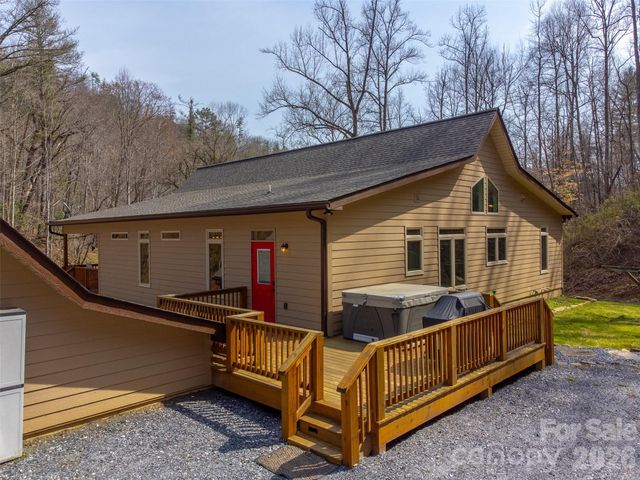151 High Grove Parkway, Whittier, NC 28789