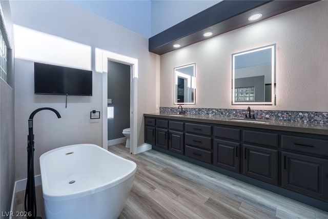 8185 Round Hills Circle, Las Vegas, NV 89113