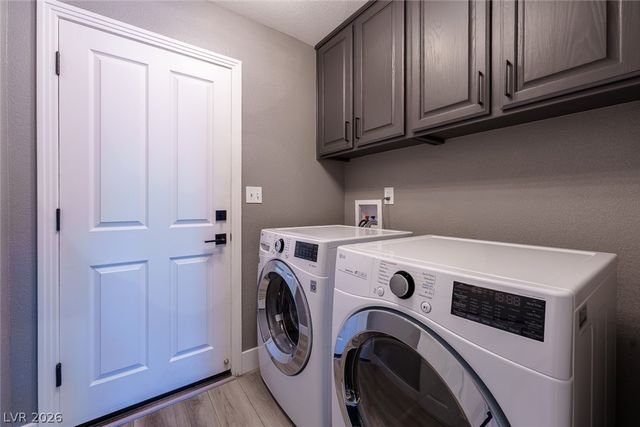 8185 Round Hills Circle, Las Vegas, NV 89113