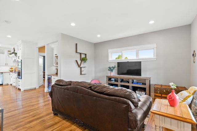 606 Venture Lane NE, Alexandria, MN 56308